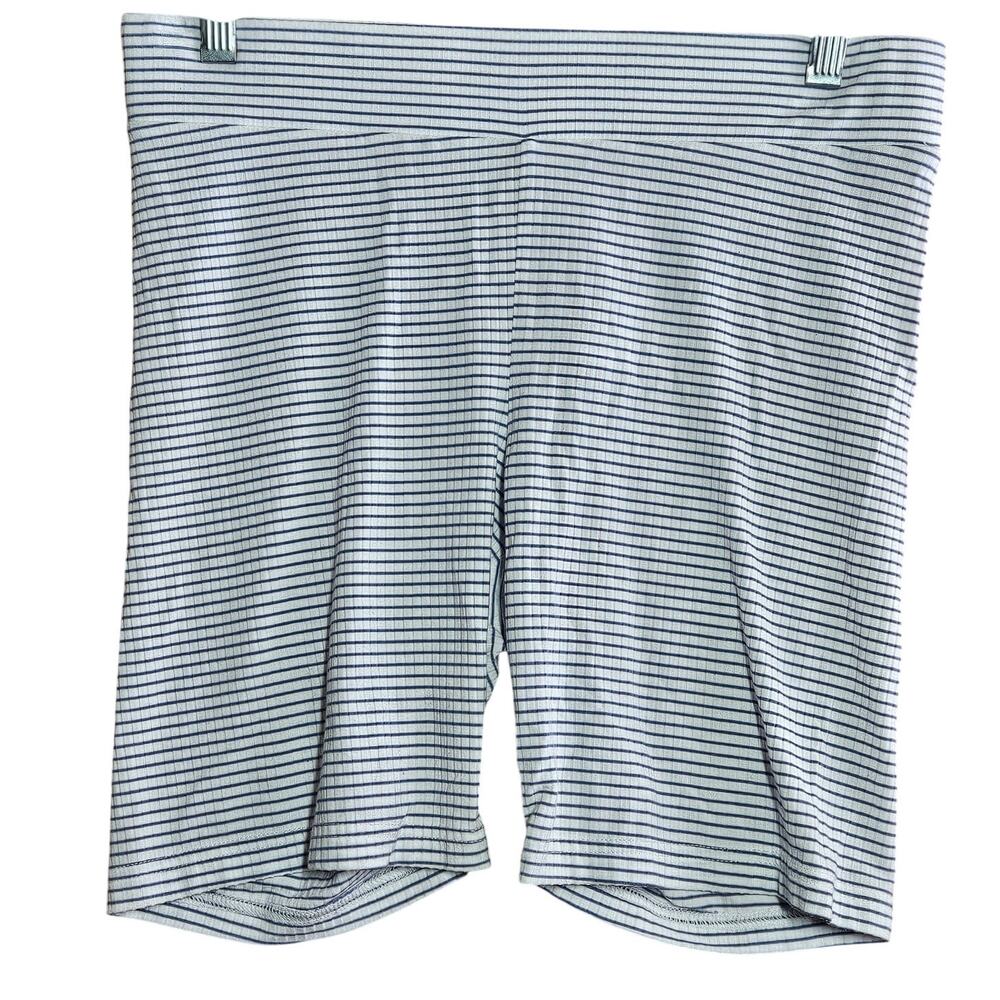 Pin Stripped Pull On Shorts Size Medium